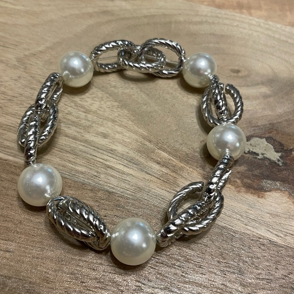 NEW ARRIVALS LIVE SHOW LISTING BRACELET - Picture 5 of 5